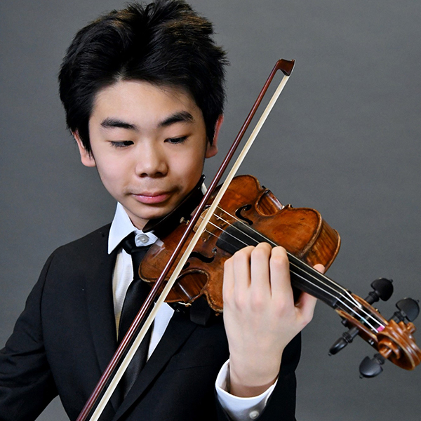 Kento Hong violinist